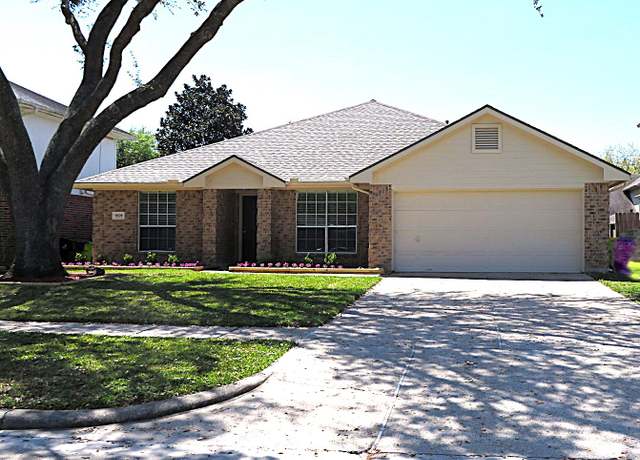 Property at 1606 Caslyn Dr, Rosenberg, TX 77471, 4 beds, 2 baths