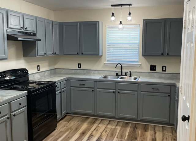 Property at 3337 15th St, Port Arthur, TX 77642, 4 beds, 2 baths