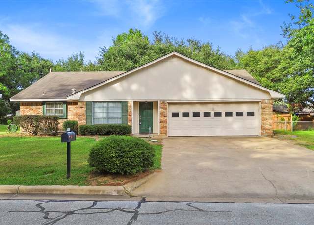 Property at 2201 Glenda Blvd, Brenham, TX 77833, 3 beds, 2 baths