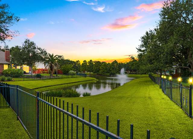 Property at 22 Crestview Trl, Houston, TX 77082, 4 beds, 2.5 baths