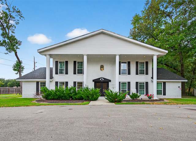 Property at 29902 E Hawthorne Dr, Spring, TX 77386, 6 beds, 4.5 baths