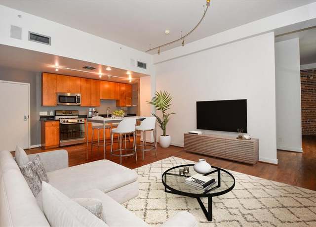 Property at 915 Franklin St Unit 4A, Houston, TX 77002, 2 beds, 2 baths