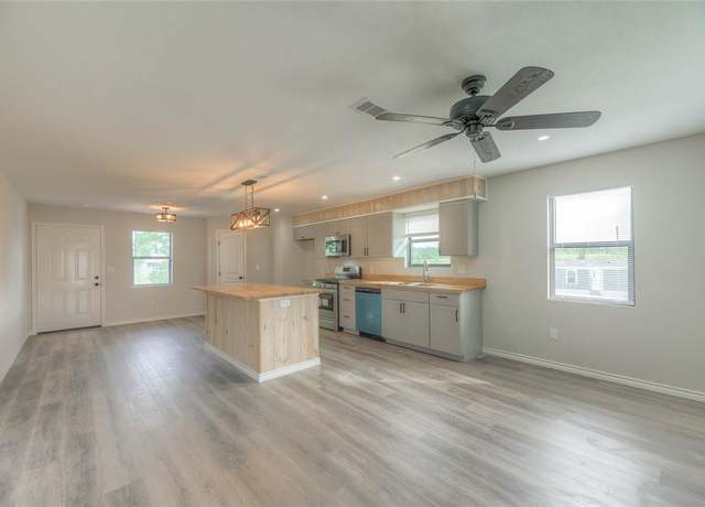 Property at 646 Yaupon Cove Dr, Onalaska, TX 77360, 3 beds, 2 baths