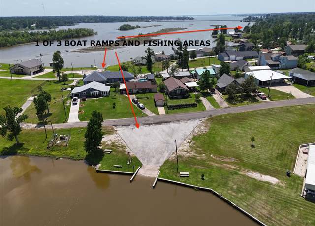 Property at 646 Yaupon Cove Dr, Onalaska, TX 77360, 3 beds, 2 baths