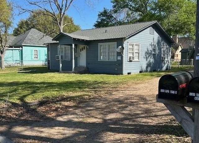 Property at 508 Avenue A, El Campo, TX 77437, 3 beds, 1 bath