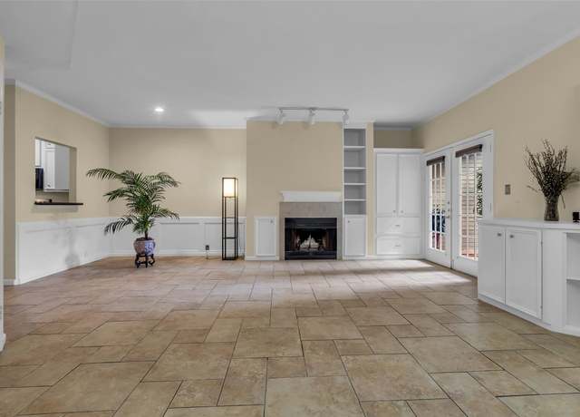 Property at 4900 Floyd St #4, Houston, TX 77007, 2 beds, 2 baths