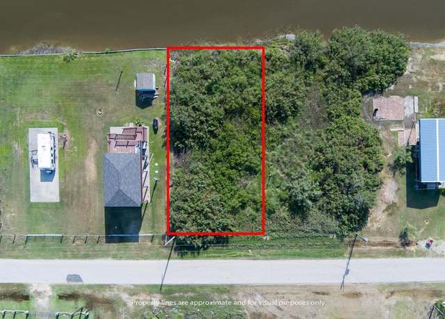 Property at 1071 Mabry, Gilchrist, TX 77617