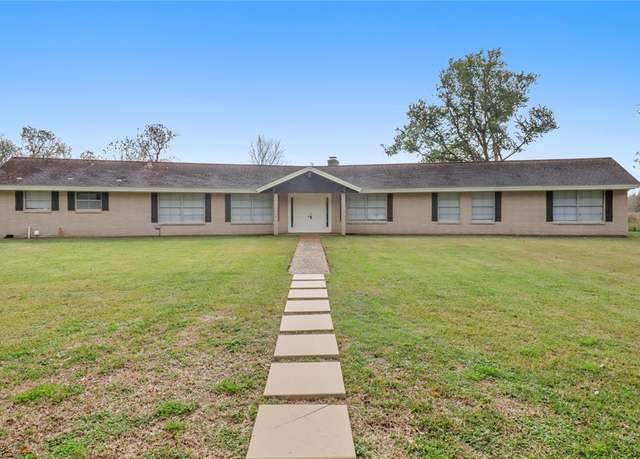 Property at 1611 County Road 36, Angleton, TX 77515, 4 beds, 3 baths