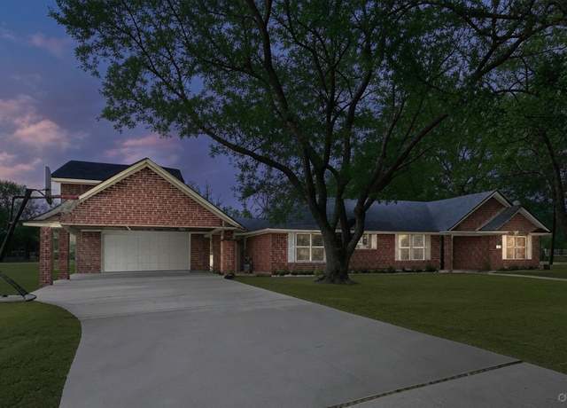 Property at 14090 Waterview Dr, Willis, TX 77318, 5 beds, 2.5 baths