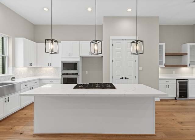 Property at 1143 W 22nd St, Houston, TX 77008, 3 beds, 3.5 baths