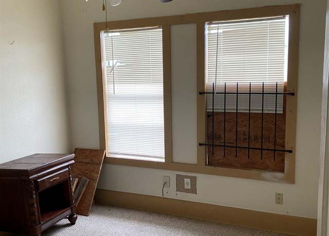 Property at 4412 Orange St, Houston, TX 77020, 4 beds, 2 baths