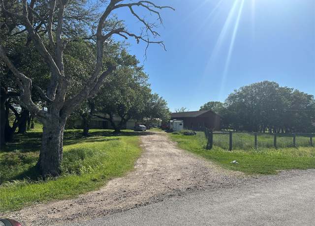 Property at 13907 Mueck Rd, Needville, TX 77461, 4 beds, 2 baths