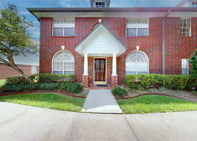 Property at 1429 El Camino Village Dr #16, Webster, TX 77058, 4 beds, 2.5 baths