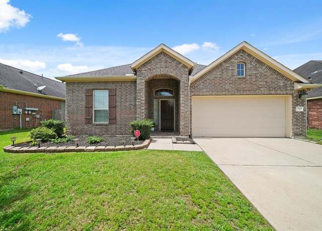 Property at 7509 Cobblestone Dr, Pearland, TX 77581, 4 beds, 3 baths