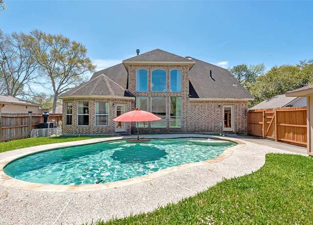 Property at 15811 Crestbrook Dr, Houston, TX 77059, 4 beds, 3.5 baths