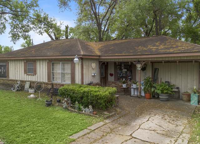 Property at 8209 Western Dr, Houston, TX 77055, 3 beds, 1.5 baths