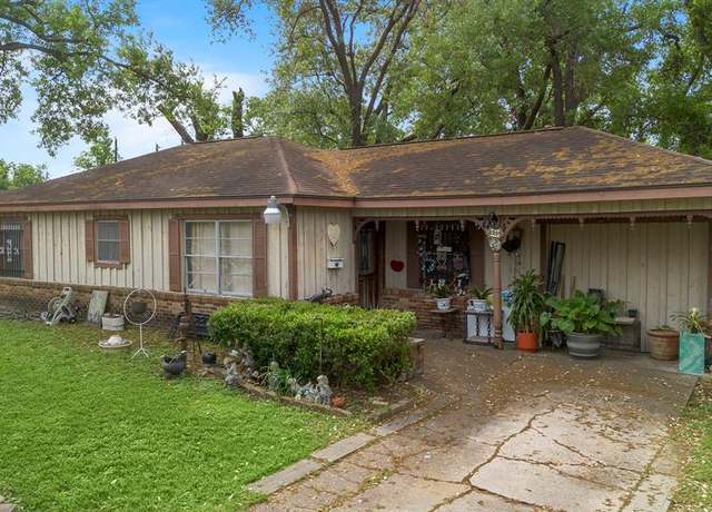 Property at 8209 Western Dr, Houston, TX 77055, 3 beds, 1.5 baths
