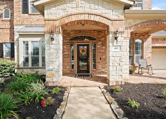 Property at 418 Bonnie Bay Ct, League City, TX 77573, 4 beds, 3.5 baths