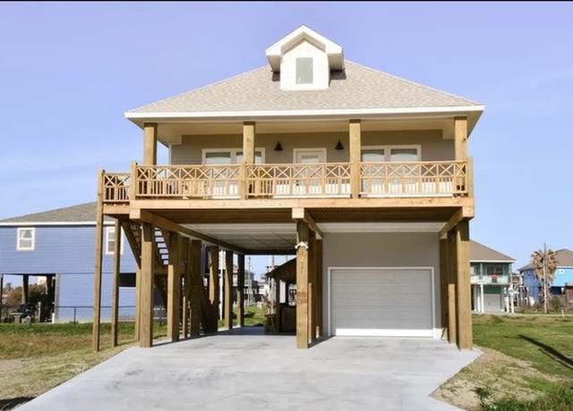 Property at 978 Tidelands Dr, Port Bolivar, TX 77650, 3 beds, 2 baths
