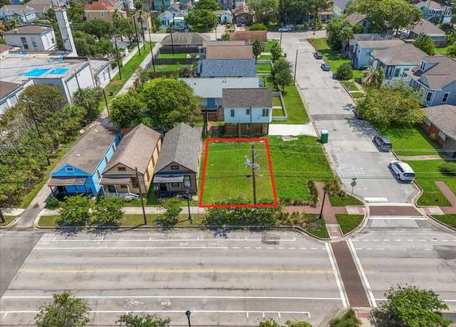Property at 1320 27th St, Galveston, TX 77550