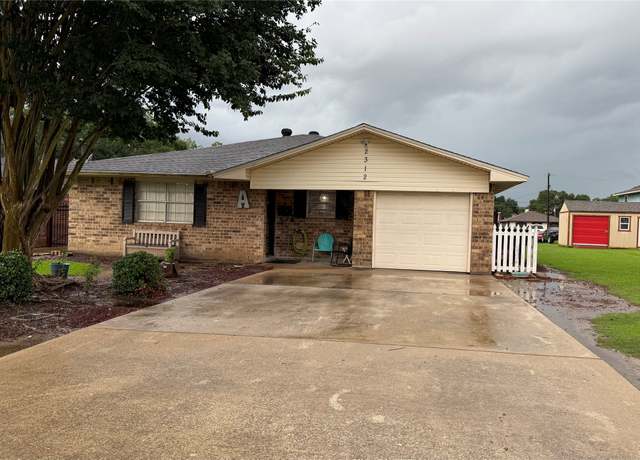 Property at 2312 Avenue B, Nederland, TX 77627, 3 beds, 2 baths
