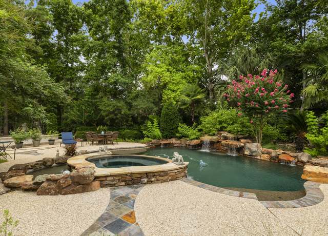 Property at 30 W Bracebridge Cir, The Woodlands, TX 77382, 5 beds, 5.5 baths