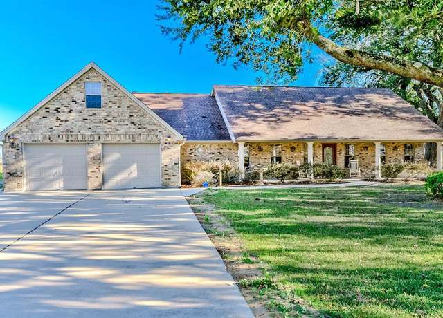 Property at 8313 S Kilarney Dr, Beaumont, TX 77705, 3 beds, 3.5 baths