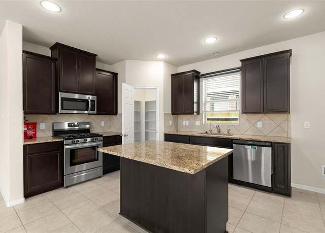 Property at 1333 Red Hills Dr, Rosharon, TX 77583, 3 beds, 3 baths