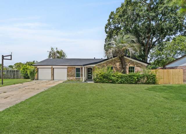 Property at 10606 Raydell Dr, Houston, TX 77031, 4 beds, 2 baths