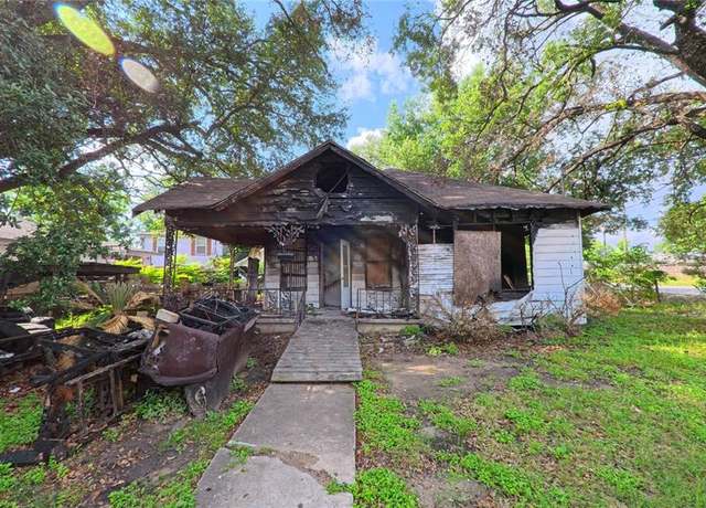 Property at 402 Owens St, Houston, TX 77029, 2 beds, 1 bath