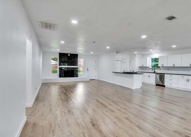 Property at 15510 Cobre Valley Dr, Houston, TX 77062, 4 beds, 2 baths