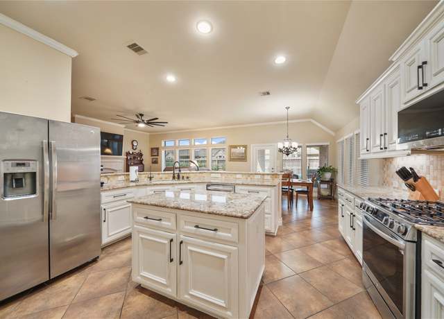 Property at 5315 Belvedere Dr, Rosenberg, TX 77471, 4 beds, 2.5 baths