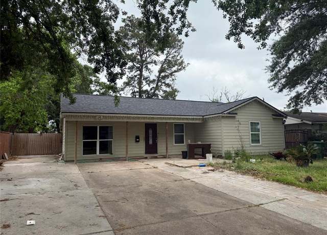 Property at 10211 Glenmawr Dr, Houston, TX 77075, 5 beds, 2 baths