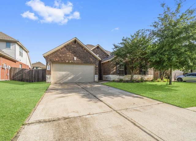 Property at 1535 Heartwood Dr, Conroe, TX 77384, 4 beds, 2 baths