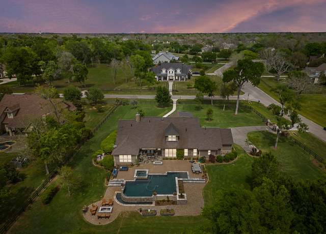 Property at 5003 Woodside Ln, Fulshear, TX 77441, 4 beds, 3.5 baths