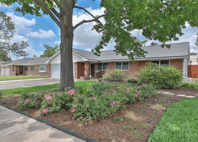 Property at 2427 Willowby Dr, Houston, TX 77008, 4 beds, 3 baths