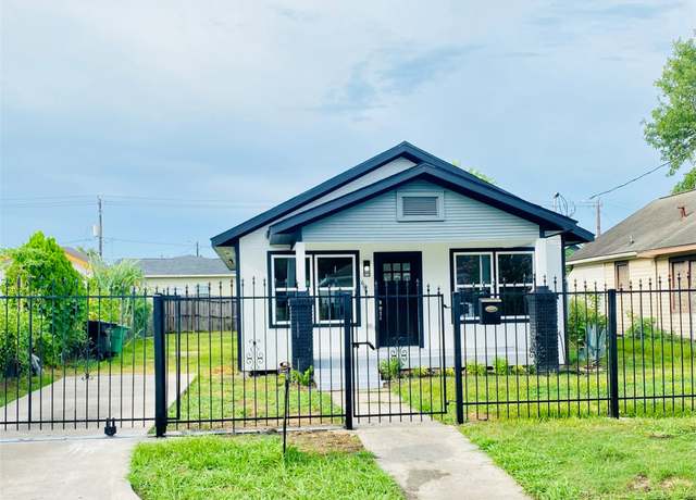 Property at 6929 Avenue L, Houston, TX 77011, 3 beds, 2 baths