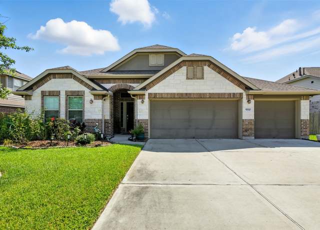 Property at 9110 Brett Ct, Mont Belvieu, TX 77523, 4 beds, 3 baths