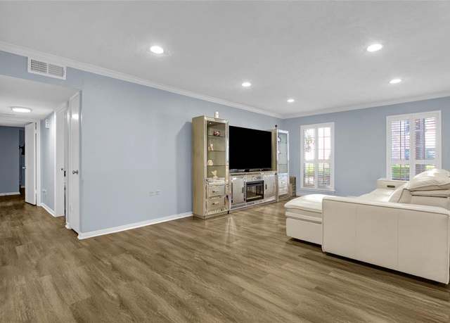 Property at 351 N Post Oak Ln #610, Houston, TX 77024, 3 beds, 2 baths