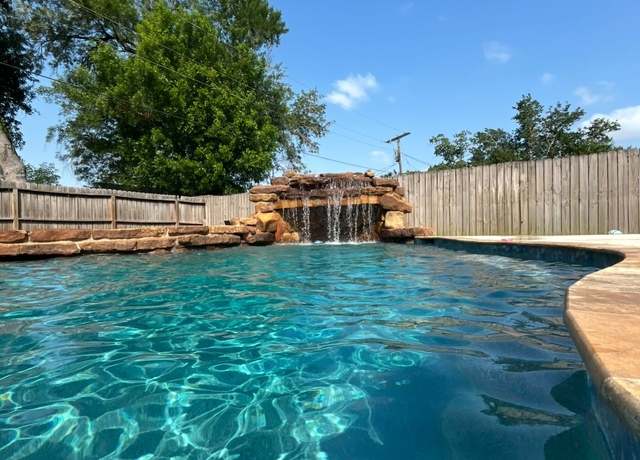 Property at 218 Englewood Dr, League City, TX 77573, 3 beds, 2 baths
