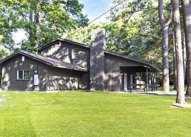 Property at 118 Glenview, Livingston, TX 77351, 4 beds, 3.5 baths