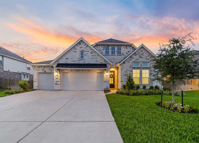 Property at 11823 Oakwood Dr, Mont Belvieu, TX 77535, 4 beds, 3 baths