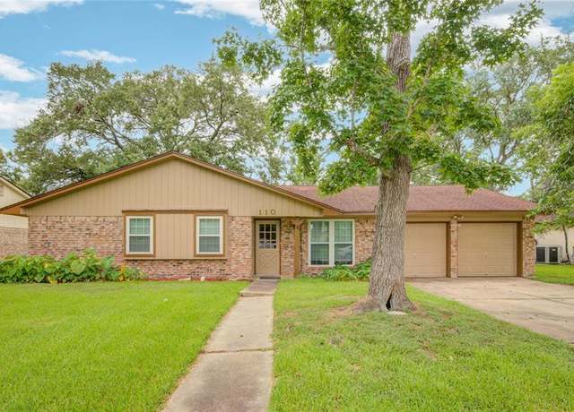 Property at 110 Spruce St, Lake Jackson, TX 77566, 4 beds, 2 baths