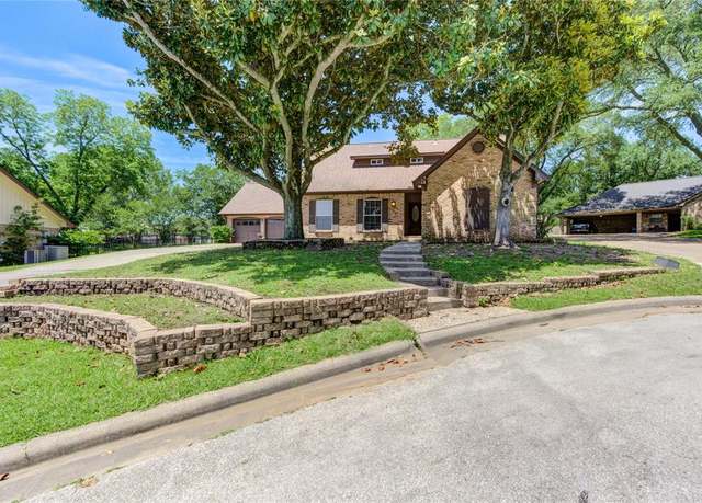 Property at 1223 Green Briar Dr, Huntsville, TX 77340, 3 beds, 2.5 baths