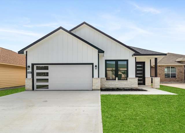 Property at 213 N 7th St, La Porte, TX 77571, 3 beds, 2 baths
