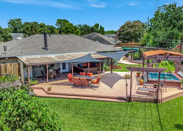 Property at 17030 Coachmaker Dr, Friendswood, TX 77546, 3 beds, 2 baths
