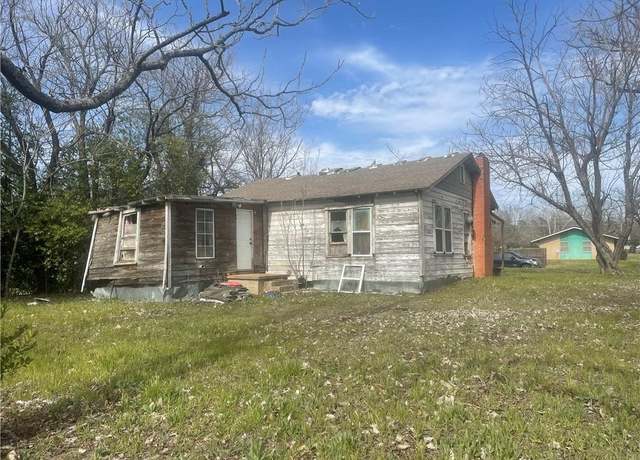 Property at 108 N San Antonio St, Hearne, TX 77859