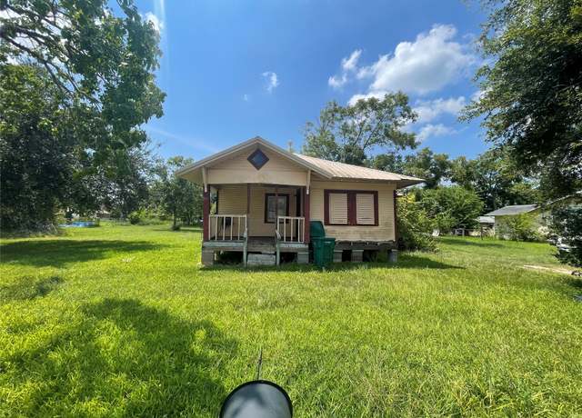 Property at 811 W Broad St, Freeport, TX 77541, 2 beds, 1 bath