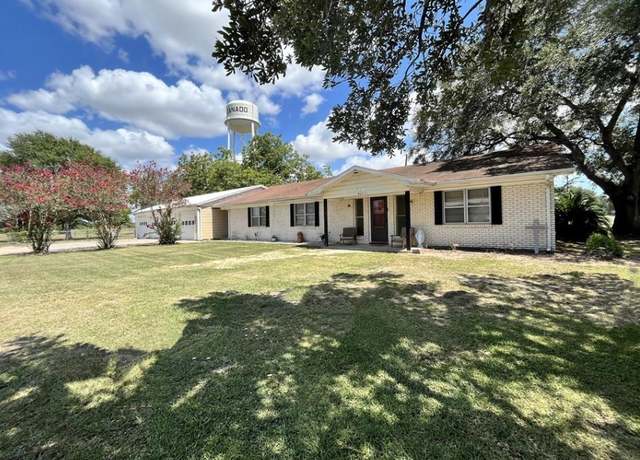 Property at 805 S 2nd St, Ganado, TX 77962, 4 beds, 2 baths