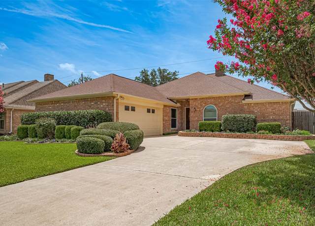 Property at 15435 Rio Plaza Dr, Houston, TX 77083, 3 beds, 2 baths